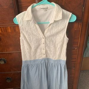 Cute sleeveless dress with lace and jean detail